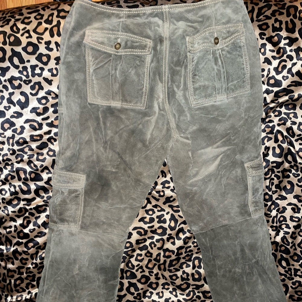 Selling just to make a little bit of money. Thrifted these a while back